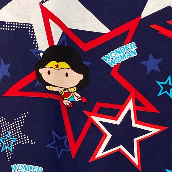 Wonder Woman Scrub Top Medium Mock Wrap Top Cotton New Nurses CNA DC Comics - Picture 3 of 11